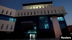 Gedung tempat kantor Kementerian Perminyakan dan Perusahaan Minyak Nasional Libya, tampak di Tripoli, Libya, 25 Januari 2015. (Foto: Ismail Zitouny/Reuters)