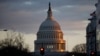 Archivo - El domo del Capitolio de Estados Unidos en Washington D.C. El miércoles 13 de noviembre se inician en el Capitolio las audiencias públicas del proceso de juicio político al presidente Donald Trump. AP/Charles Dharapak.