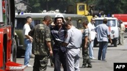 Працівники МНС на місці вибуху на шахті