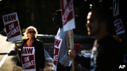 Archivo - Trabajadores de General Motors protestan frente a instalación de la empresa en Langhorne, Pensilvania. 17 Septiembre 2019.