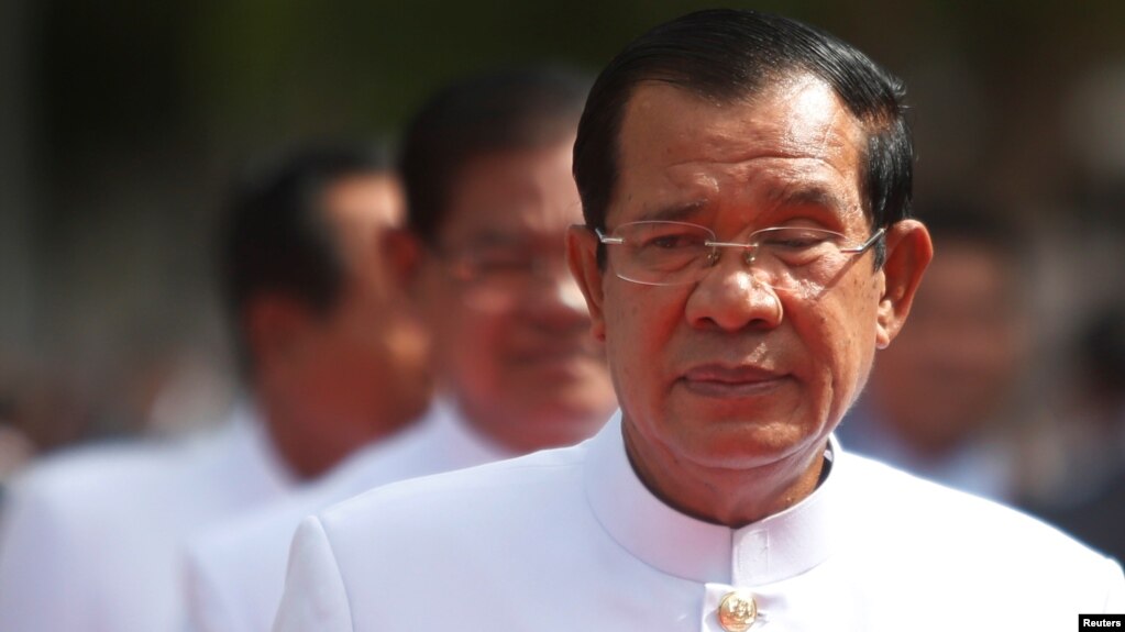 រូបឯកសារ៖ លោកនាយករដ្ឋមន្ត្រី ហ៊ុន សែន ចូលរួមក្នុងពិធីស្បថចូលកាន់តំណែងរបស់សមាជិករដ្ឋសភាថ្មីក្នុងអាណត្តិទី៦ នៅរដ្ឋសភាជាតិ រាជធានីភ្នំពេញ ថ្ងៃទី៥ ខែកញ្ញា ឆ្នាំ២០១៨។