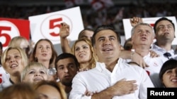 Ông Mikhail Saakashvili đang đối mặt với sự thách thức nghiêm trọng nhất trong 8 năm ông giữ chức tổng thống