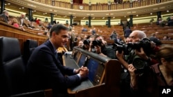 Le Premier ministre espagnol Pedro Sanchez au Parlement à Madrid, le13 février 2019. M. Sanchez a fait du féminisme un des piliers de l'action de son gouvernement. (AP Photo/Manu Fernandez)