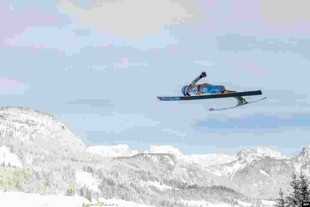 آندرس فنمل سکی باز حرفه ی از ناروی در حال تمرین برای مسابقات جهانی سکی در کولم اتریش.