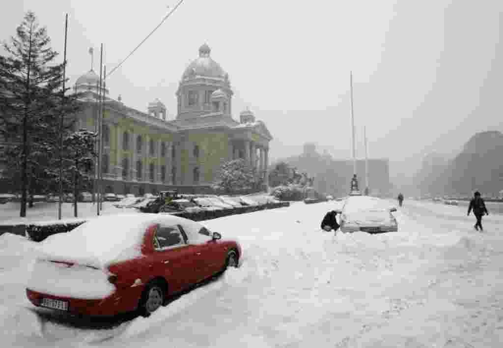 Broken down cars sit in front of the Serbian Parliament building in downtown Belgrade, Serbia, February 3, 2012. (AP)
