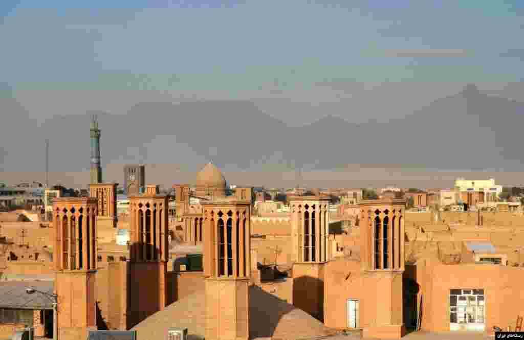 نمایی از شهر یزد در ایران. این شهر به تازگی از سوی یونسکو ثبت شد.
