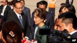 Myanmar's State Councilor Aung San Suu Kyi, center, arrives at Phnom Penh International Airport, in Phnom Penh, Cambodia, April 29, 2019.