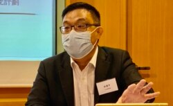 协助12名被扣押港人家属的民主党立法会议员涂谨申表示，民调结果反映港人对中国大陆制度有疑虑，他又批评港府没有主动要求移交12名港人，做法并非一视同仁 (美国之音/汤惠芸)