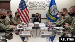 Wakil Menteri Pertahanan Kathleen Hicks (tengah) memimpin pertemuan dengan U.S. Indo-Pacific Command di Hawaii (foto: dok). 