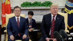 Presiden Donald Trump bersama Presiden Moon Jae-in di Gedung Putih, Washington, D.C., 22 Mei 2018. 