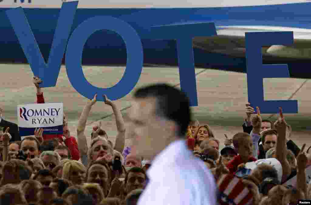 U.S. Republican presidential nominee and former Massachusetts Governor Mitt Romney campaign rally in Sanford, Florida, November 5, 2012.