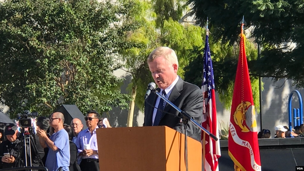 Cựu thượng nghị sĩ Jim Webb phát biểu tại lễ tưởng niệm 81 tử sĩ VNCH tại đền tưởng niệm chiến sĩ Mỹ - Việt ở thành phố Westminster, California, ngày 26/10/2019.