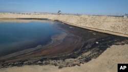 Vista del petróleo derramado en Huntington Beach, California, el domingo 3 de octubre de 2021. Uno de los derrames de petróleo más grandes en la historia reciente del sur de California afectó a playas populares y mató a la vida silvestre.