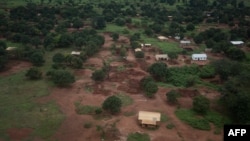 Des maisons brûlées à Bria, en Centrafrique, le 23 août 2018.