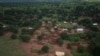 Des maisons brûlés à Bria, en Centrafrique, le 23 août 2018.
