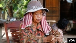 A former Khmer Rouge cadre, Phat Run, 65,​ lives in Kandal Krom village of Anlong Veng, Oddar Meanchey province, Cambodia, Friday April 28, 2017. (Sun Narin/VOA Khmer)