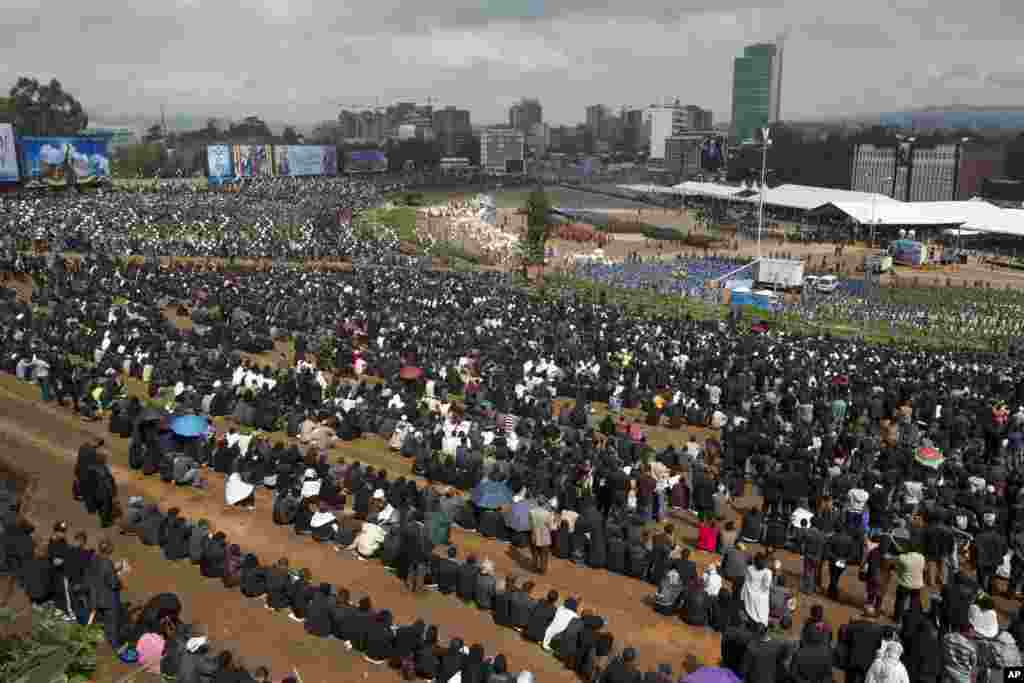 Dad Ethiopian ah oo isugu soo uruuray fagaaraha Meskel si ay uga qeybgalana aaska Meles