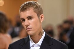 Justin Bieber menghadiri gala amal The Metropolitan Museum of Art's Costume Institute merayakan pembukaan pameran "In America: A Lexicon of Fashion" pada Senin, 13 September 2021, di New York. (Foto: AP)