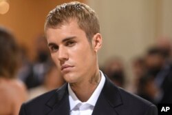 Justin Bieber menghadiri gala amal The Metropolitan Museum of Art's Costume Institute merayakan pembukaan pameran "In America: A Lexicon of Fashion" pada Senin, 13 September 2021, di New York. (Foto: AP)