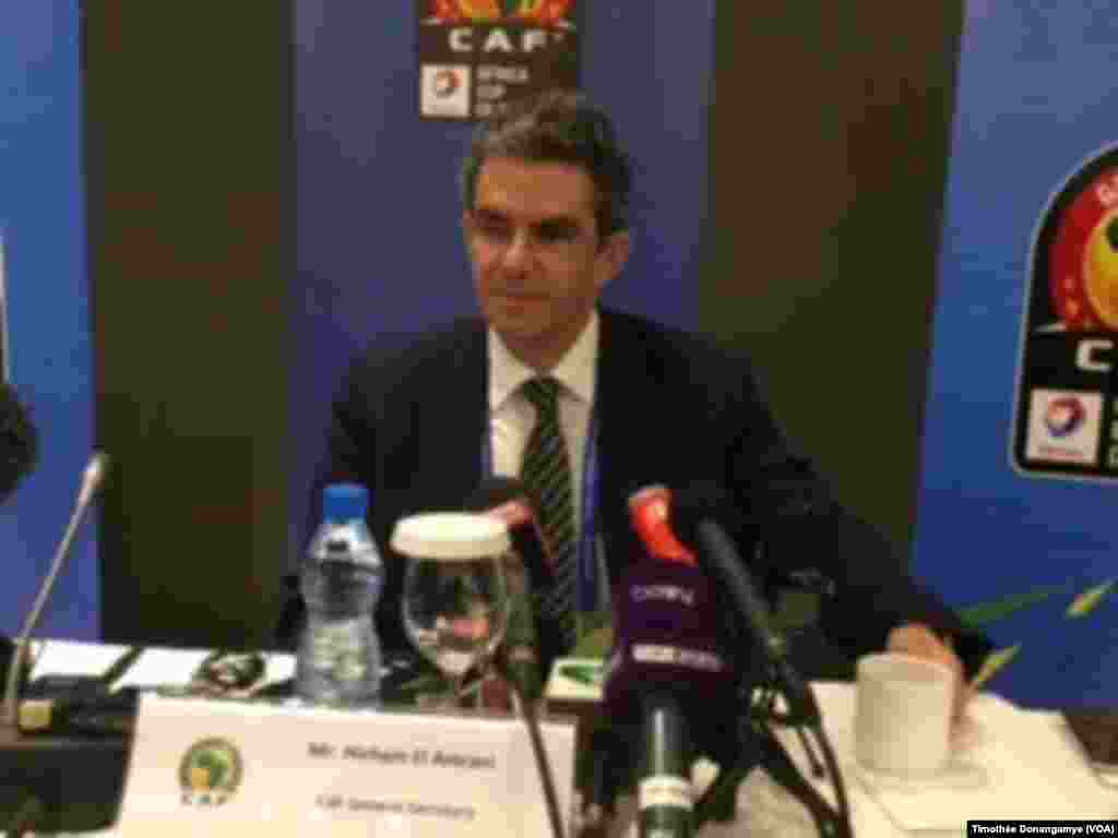 Hicham el amrani, secrétaire général de la Confédération africaine de football (Caf) lors de la conférence de presse, à Libreville, Gabon, 13 janvier 2017. (VOA/Timothée Donangamye)