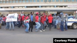 MDC-T national youth spokesperson, Clifford Hlatshwayo, condemned what he said was the police’s heavy-handedness in dealing with the demonstrators. (File Photo)