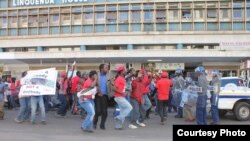 MDC-T national youth spokesperson, Clifford Hlatshwayo, condemned what he said was the police’s heavy-handedness in dealing with the demonstrators. (File Photo)