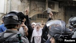 2015年9月13日以色列警察阻止巴勒斯坦妇女进入耶路撒冷旧城圣殿阿克萨清真寺大院