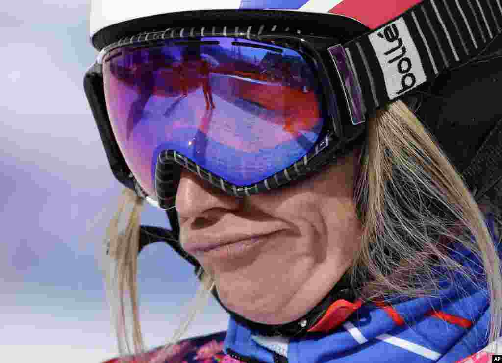 France&#39;s Deborah Anthonioz reacts after her seeding run during women&#39;s snowboard cross competition at the Rosa Khutor Extreme Park, at the 2014 Winter Olympics, Krasnaya Polyana, Russia,&nbsp;Feb. 16, 2014.