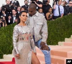 Kim Kardashian and Kanye West arrive at The Metropolitan Museum of Art Costume Institute Benefit Gala, celebrating the opening of "Manus x Machina: Fashion in an Age of Technology" on May 2, 2016, in New York.