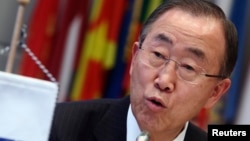 El secretario general de la ONU, Ban Ki-moon, dijo el viernes que si el mundo acelera su respuesta, “podemos contener y poner fin a la epidemia a mediados del próximo año”.