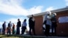 အမေရိကန်သမ္မတ ရွေးကောက်ပွဲအတွက် Oklahoma မှာ ကြိုတင်မဲပေးဖို့ တန်းစီနေသူများ။ (အောက်တိုဘာ ၃၀၊ ၂၀၂၀)