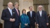 Từ trái: Ngoại trưởng Pháp Laurent Fabius, Ngoại trưởng Mỹ John Kerry, bà Catherine Ashton, Ngoại trưởng Anh Philip Hammond và Ngoại trưởng Đức Frank-Walter Steinmeier tại Vienna, ngày 23/11/2014.