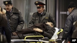 Најмалку 35 загинати во напад на бомбаш-самоубиец на моковскиот аеродром