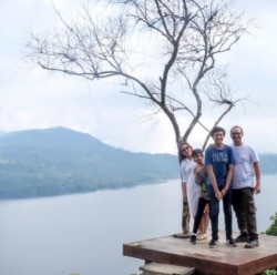 Rahajeng Ika berlibut bersama keluarga. (Foto: Rahajeng Ika/pribadi)