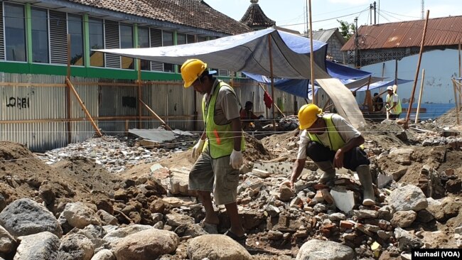 Bangunan SDN Bangunrejo 2 Yogyakarta yang mangkrak akibat permainan lelang, mulai dibangun awal Februari 2020. (Foto: VOA/ Nurhadi)