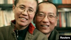 劉曉波的家人2010年10月發佈的照片顯示劉曉波和妻子劉霞