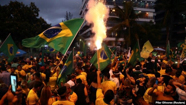 Apoiantes de Jair Bolsonaro celebram a vitória na segunda volta das eleições