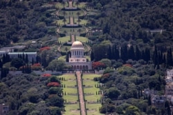 Teras kuil agama Bahai di Gunung Karmel di kota pelabuhan Haifa, Israel utara, pada 24 Juni 2021. (Foto: AFP/Emmanuel Dunand)