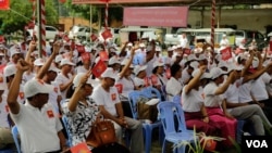 Supporters of Khmer Will Party launch its first day of the election campaign at the party's headquarters, Phnom Penh, Cambodia, July 7, 2018. (Ky Mengly/VOA Khmer)