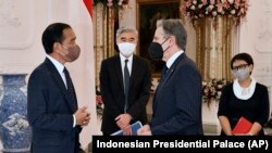 Госсекретарь США Энтони Блинкен и президент Индонезии Джолщ Видодо