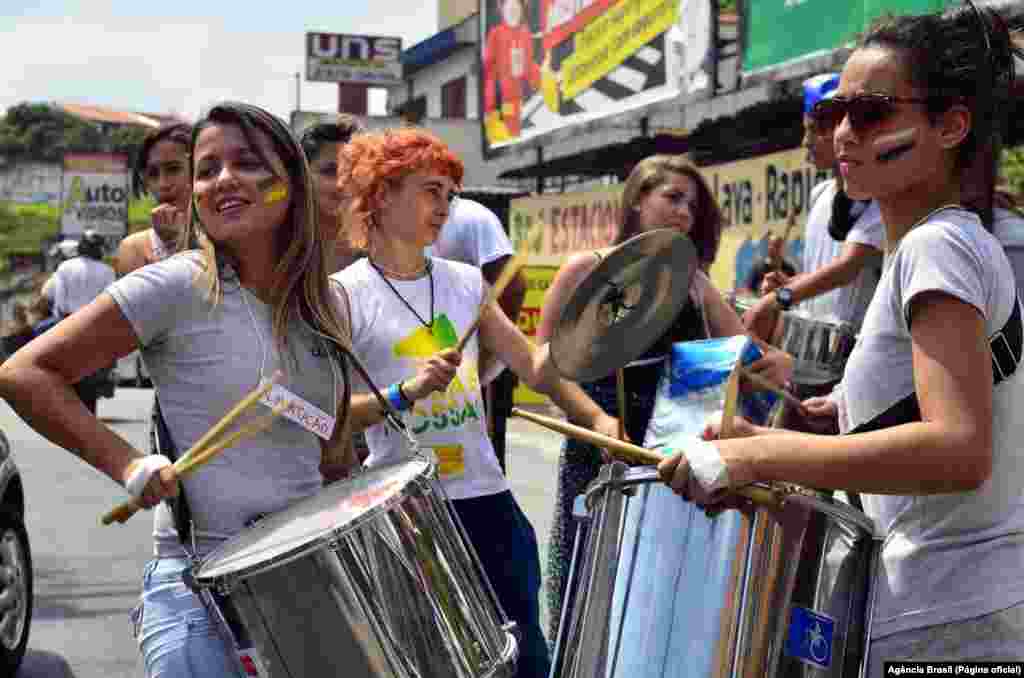 Alunos afirmam que o número de escolas ocupadas já passa de 160 - governo confirma apenas 150. 