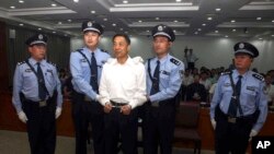 지난 달 22일 중국 산둥성 중급인민법원이 보시라이 전 충칭시 당 서기에게 뇌물수수와 공금횡령, 직권남용 혐의로 무기징역을 선고했다.