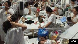 The maternity ward at Joseph Fabella Memorial Hospital, the Philippines' largest public maternal health hospital in Manila, July 22, 2015. (Photo: Simone Orendain / VOA)