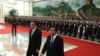 2019年1月22日，柬埔寨首相洪森与中国总理李克强在北京人民大会堂举行的欢迎仪式上。