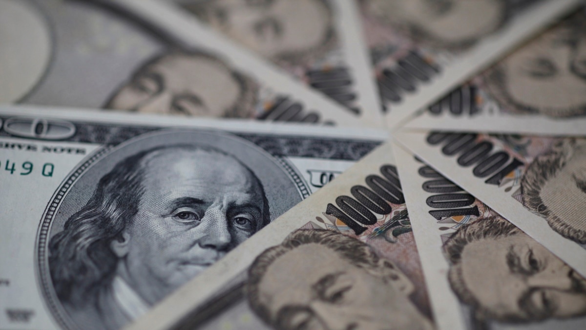 The yen-dollar exchange rate exceeded 150 yen for the first time in 32 years.