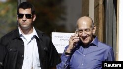 Các bản tin nói rằng trong thời gian từ 2008 đến 2011, NSA đã nhắm mục tiêu vào nhiều địa chỉ email của Thủ tướng Israel lúc đó là ông Ehud Olmert (phải).