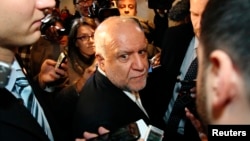 Iranian Oil Minister Bijan Zanganeh is surrounded by journalists and security staff as he arrives at his hotel ahead of an OPEC meeting in Vienna, Dec. 3, 2013.
