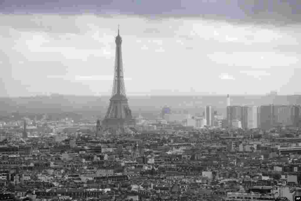 نمایی از برج ایفل پاریس