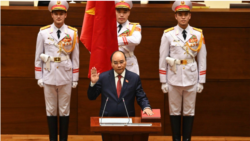 Điểm tin ngày 6/4/2021 - Tân Chủ tịch nước Nguyễn Xuân Phúc nhậm chức, tuyên thệ nhiệm vụ với Đảng