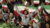 Des supportrices iraniennes au stade lors d'un match entre l'Iran et la Bolivie à Tehran, Iran, le 16 octobre 2018. 